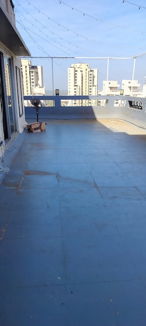 Parking in 3 BHK Apartment at Cliff Tower, Andheri West – for Rent