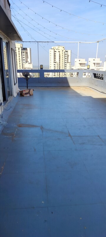 Parking in 3 BHK Apartment at Cliff Tower, Andheri West – for Rent