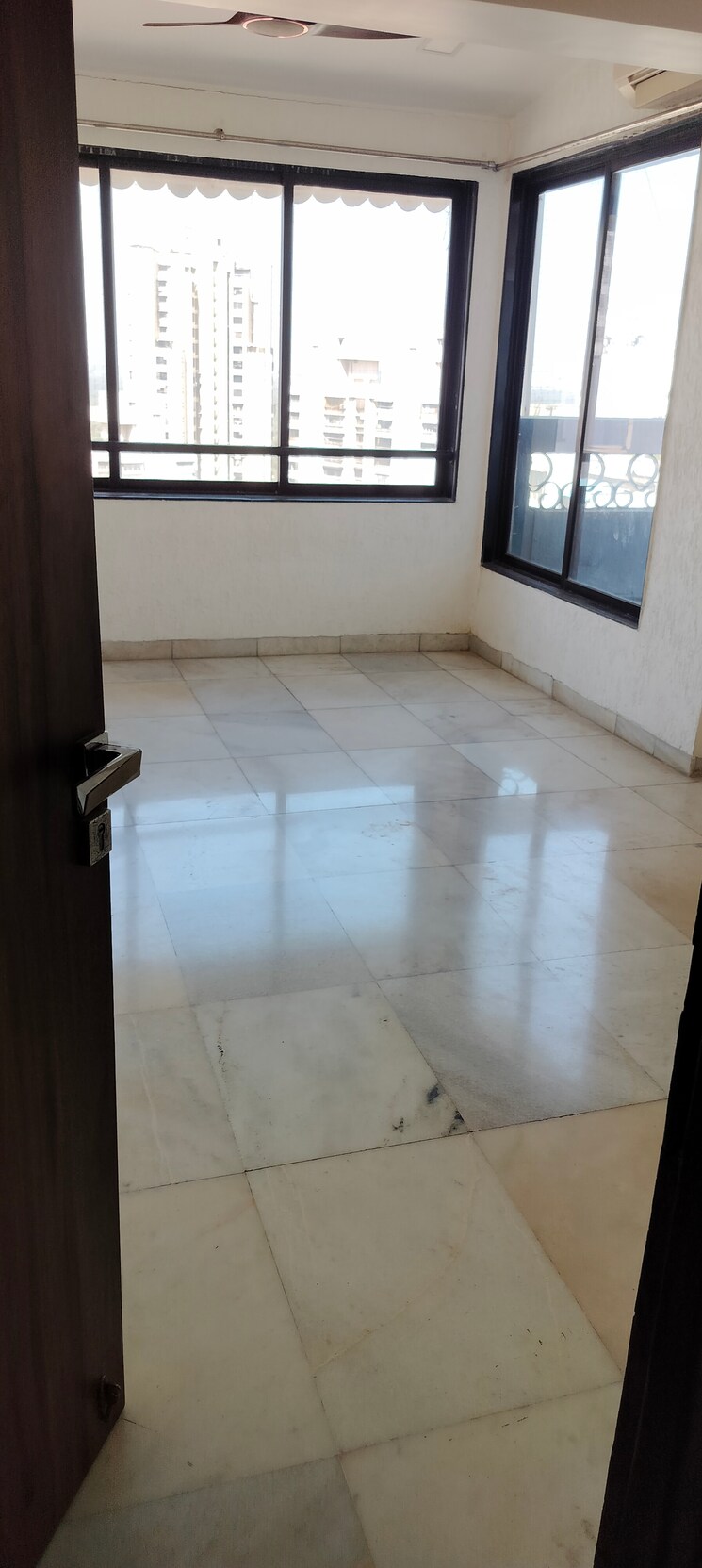 Room, cliff-tower 3 Bedroom 1500 Sq.Ft. Apartment In Andheri West Mumbai 9687987