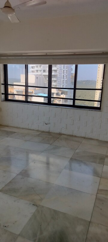 Room in 3 BHK Apartment at Cliff Tower, Andheri West – for Rent