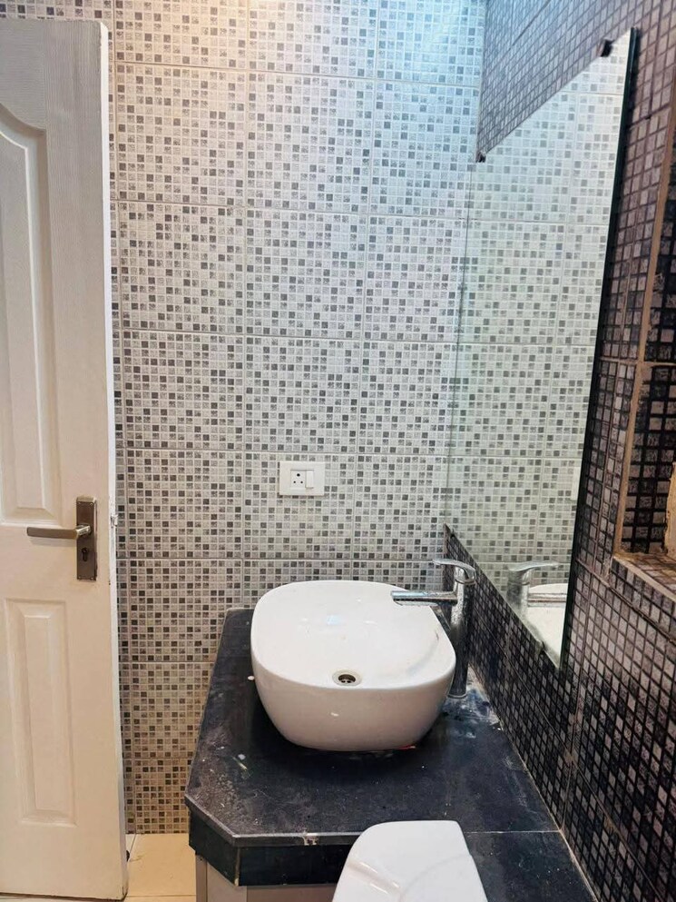 Bathroom, ip extension 2 Bedroom 950 Sq.Ft. Apartment In Ip Extension Delhi 9688011