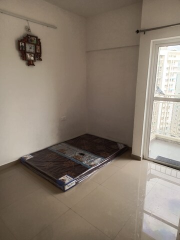 Room in 2 BHK Apartment at Godrej Greens, Undri – for Rent