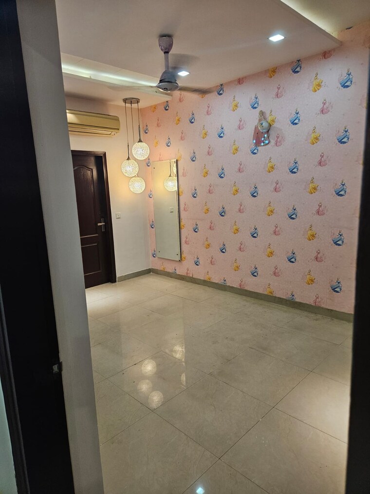 Room, pakhowal road 3 Bedroom 1600 Sq.Ft. Apartment In Pakhowal Road Ludhiana 9688047