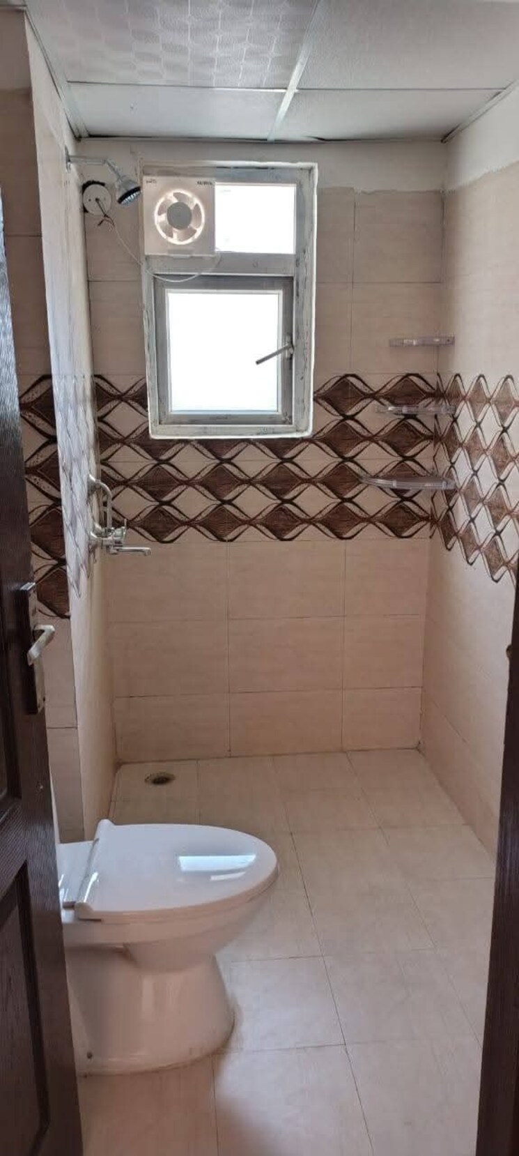 Bathroom, ip extension 3 Bedroom 1400 Sq.Ft. Apartment In Ip Extension Delhi 9688052