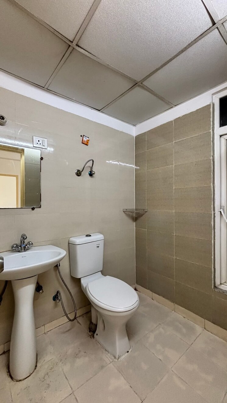 Bathroom, ip extension 3 Bedroom 1400 Sq.Ft. Apartment In Ip Extension Delhi 9688052