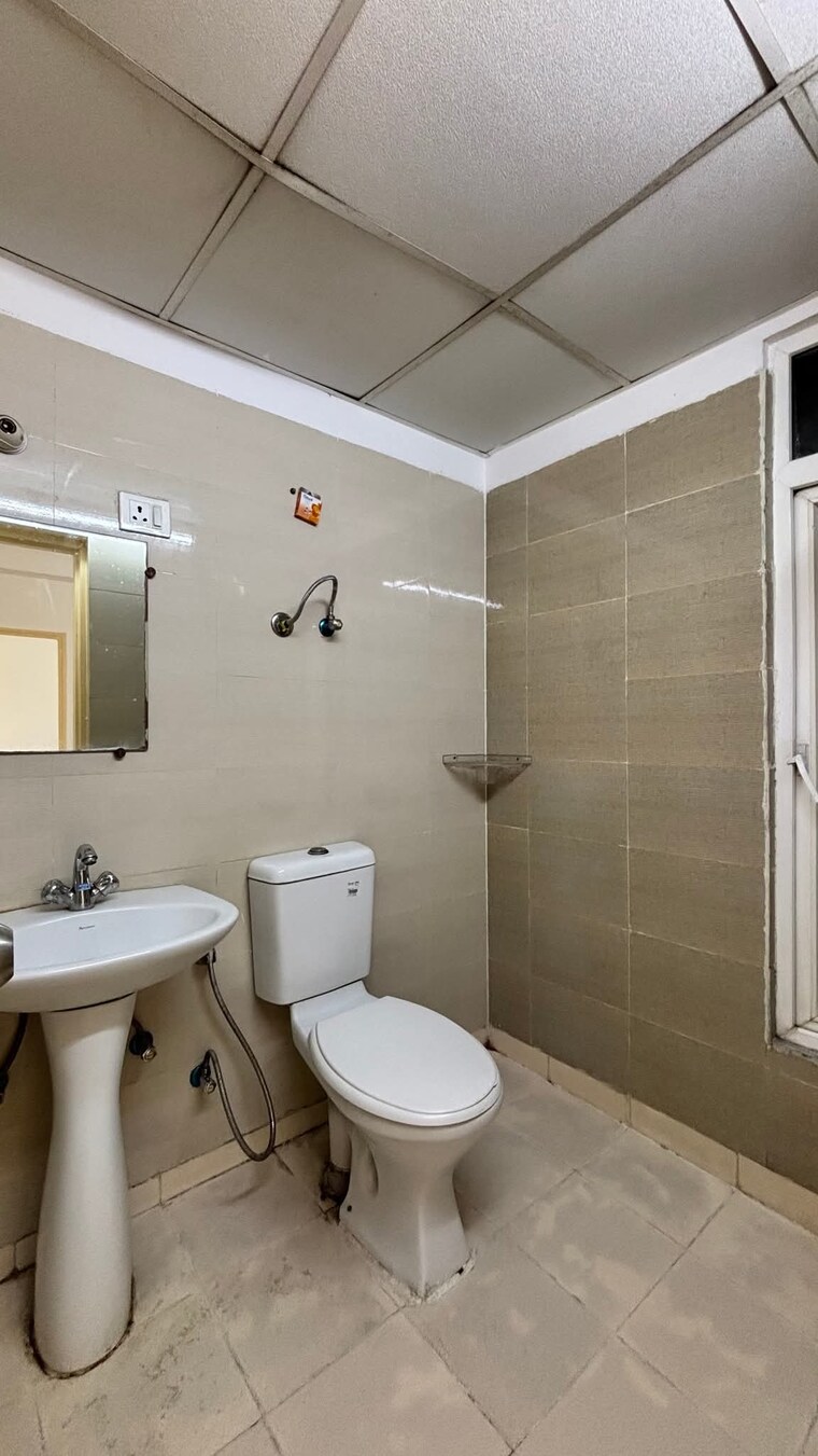 Bathroom, ip extension 3 Bedroom 1400 Sq.Ft. Apartment In Ip Extension Delhi 9688052