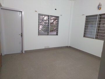 Room in 3 BHK Apartment at New Chanakya CHS, Boat Club Road – for Rent