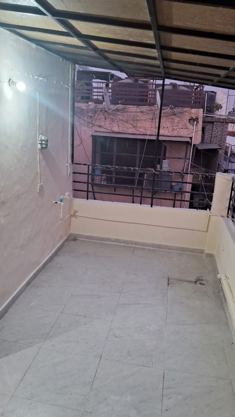 Balcony, lajpat nagar ii 2 Bedroom 900 Sq.Ft. Builder Floor In Lajpat Nagar ii Delhi 9688091