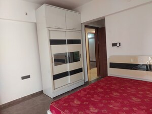 Room in 3.5 BHK Apartment at Koregaon Park Annexe – for Rent