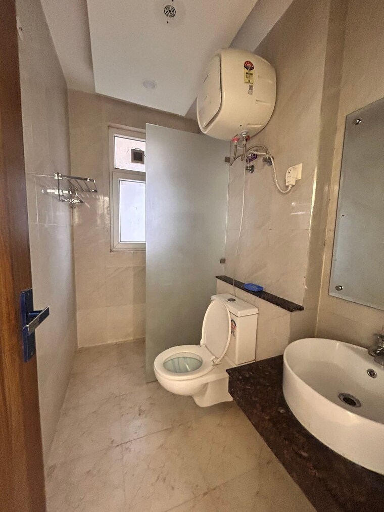 Bathroom, freedom fighters enclave 4 Bedroom 2000 Sq.Ft. Apartment In Freedom Fighters Enclave Delhi 9688118