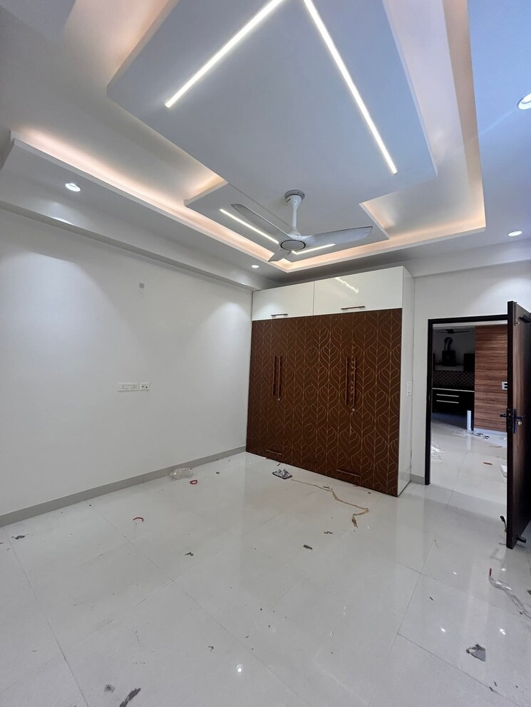 Room, freedom fighters enclave 4 Bedroom 2000 Sq.Ft. Apartment In Freedom Fighters Enclave Delhi 9688118