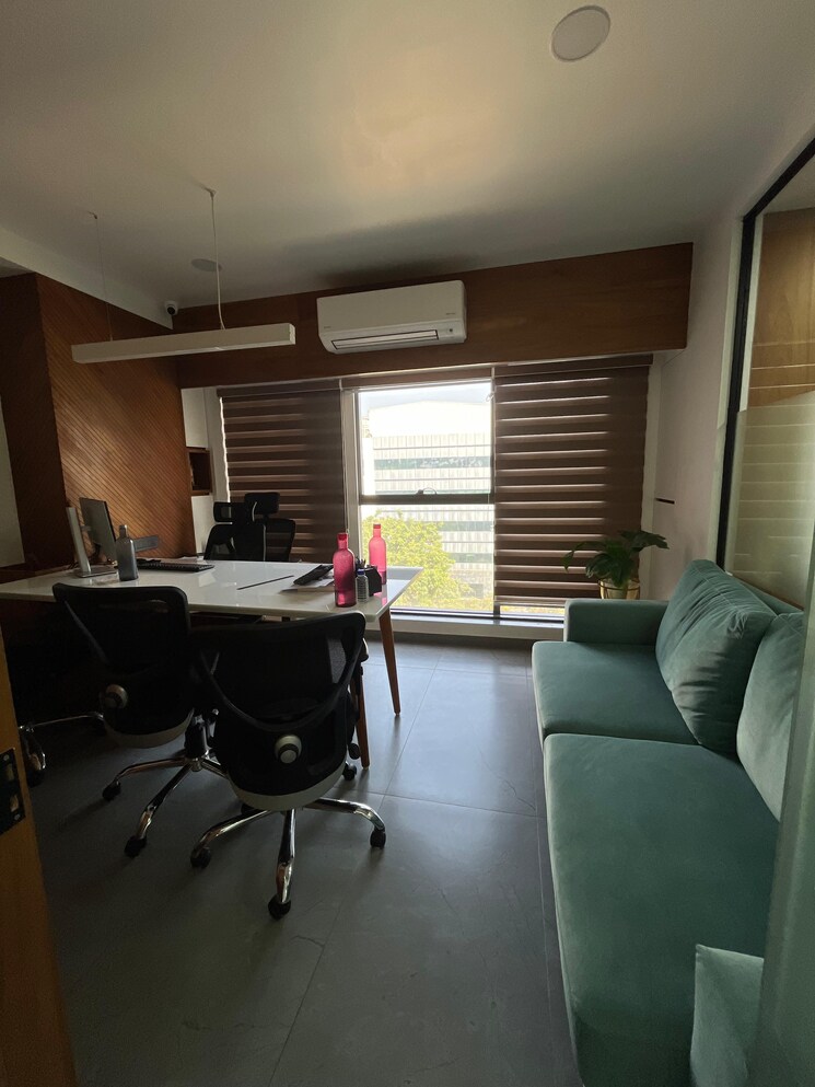 Team Area, gota Commercial Office Space 1070 Sq.Ft. In Gota Ahmedabad 9688130