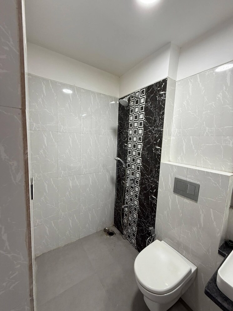 Bathroom, omkar-ananta 2 Bedroom 753 Sq.Ft. Apartment In Goregaon East Mumbai 9688159