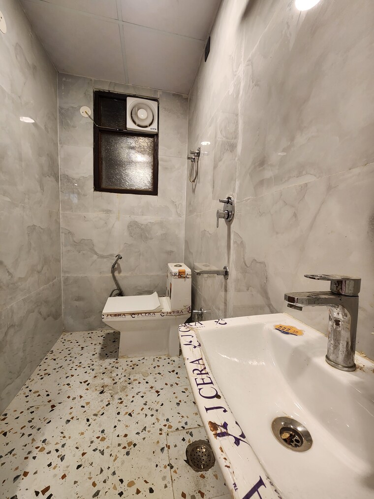 Attached Bathroom, chattarpur 3 Bedroom 1150 Sq.Ft. Builder Floor In Chattarpur Delhi 9688187