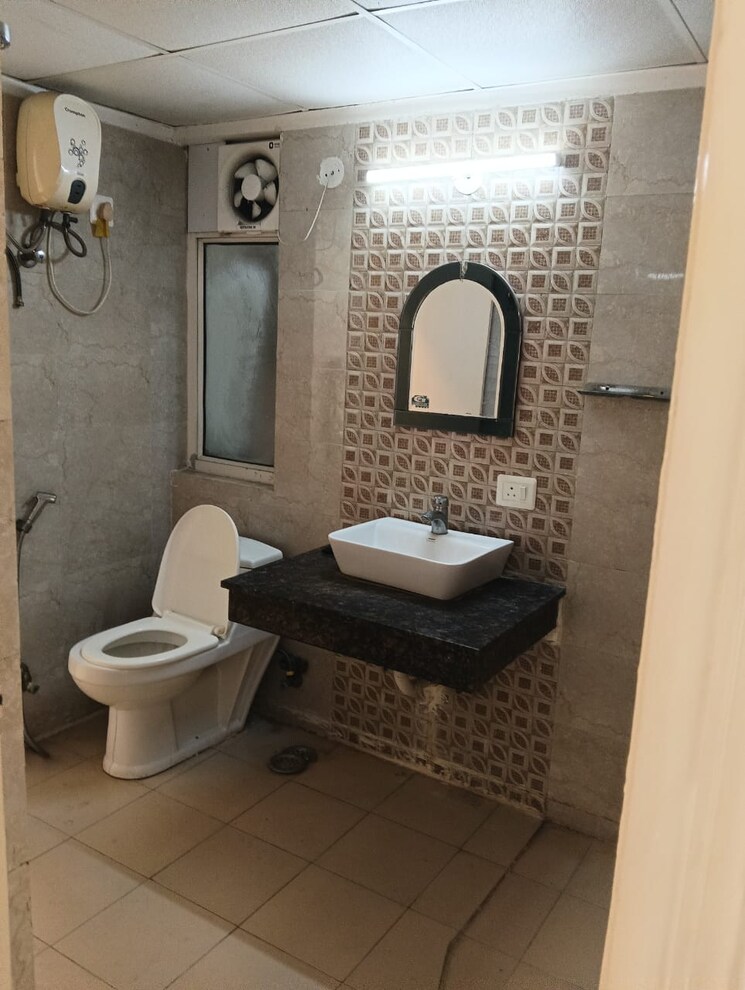 Bathroom, rwa-apartments-sector-47 2 Bedroom 500 Sq.Mt. Builder Floor In Sector 47 Noida 9688182