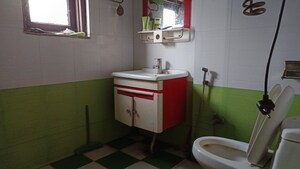 Bathroom in 1 BHK Builder Floor at Patel Nagar – for Rent