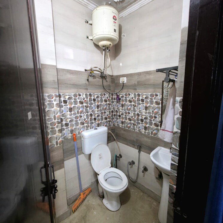 Bathroom, rama park 3 Bedroom 120 Sq.Yd. Builder Floor In Rama Park Delhi 9688215
