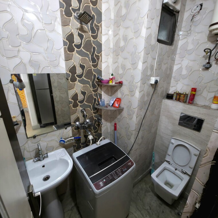 Team Area, rama park 3 Bedroom 120 Sq.Yd. Builder Floor In Rama Park Delhi 9688215