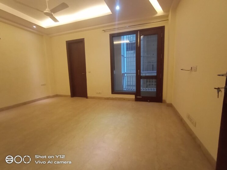 Room, greater kailash 4 Bedroom 311 Sq.Yd. Builder Floor In Greater Kailash Delhi 9688234