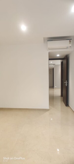 Room in 3 BHK Apartment at Hiranandani Highland, Powai – for Rent