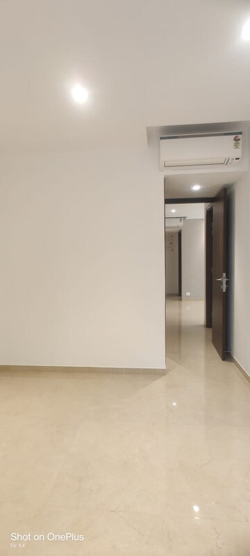 Room in 3 BHK Apartment at Hiranandani Highland, Powai – for Rent