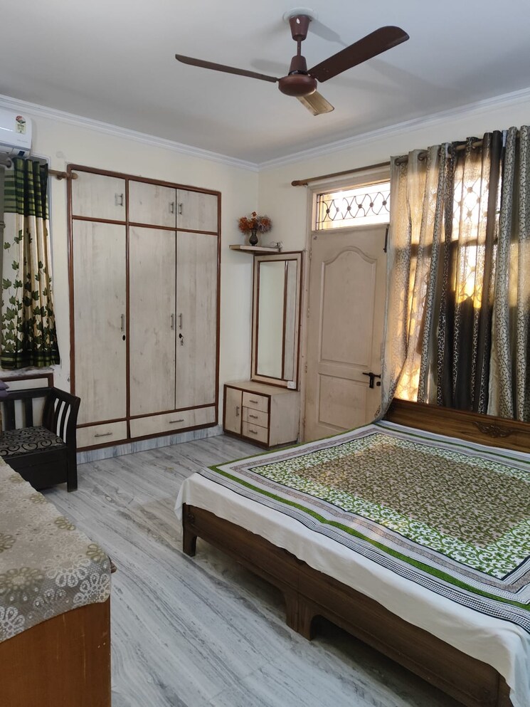 Bedroom, shanti-kunj-noida 2.5 Bedroom 1450 Sq.Ft. Apartment In Sector 61 Noida 9688246