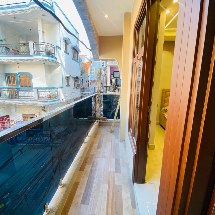 Balcony, uttam nagar 3 Bedroom 100 Sq.Yd. Builder Floor In Uttam Nagar Delhi 9688253