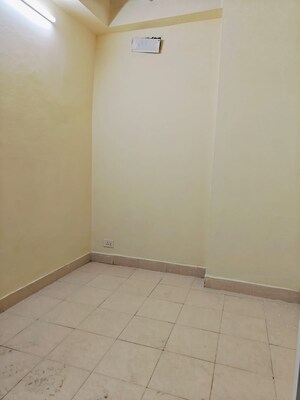 Room in 1 BHK Apartment at Amrapali Dream Valley, Tech Zone 4 Greater Noida – for Rent