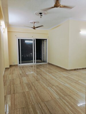 Room in 1 BHK Apartment at Amrapali Dream Valley, Tech Zone 4 Greater Noida – for Rent