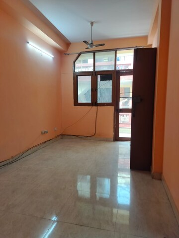 Room in 2.5 BHK Independent House at RWA Apartments Sector 26, Sector 26 – for Rent