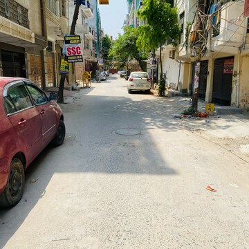 Parking in 2 BHK Builder Floor at Dwarka Mor – for Rent