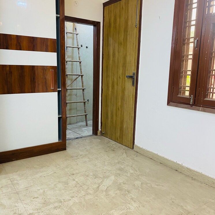 Room, dwarka mor 2 Bedroom 60 Sq.Yd. Builder Floor In Dwarka Mor Delhi 9688282