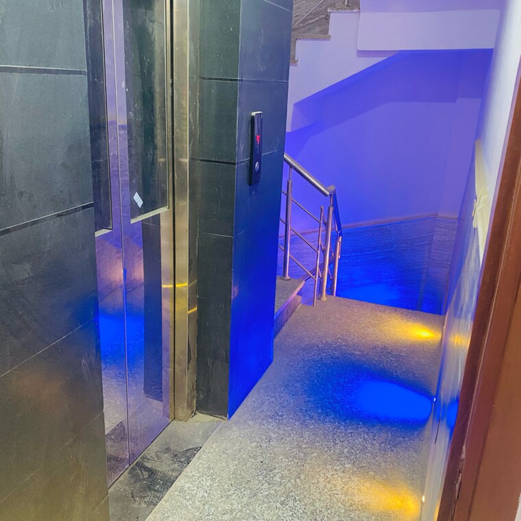 Swimming Pool, dwarka mor 2 Bedroom 60 Sq.Yd. Builder Floor In Dwarka Mor Delhi 9688282