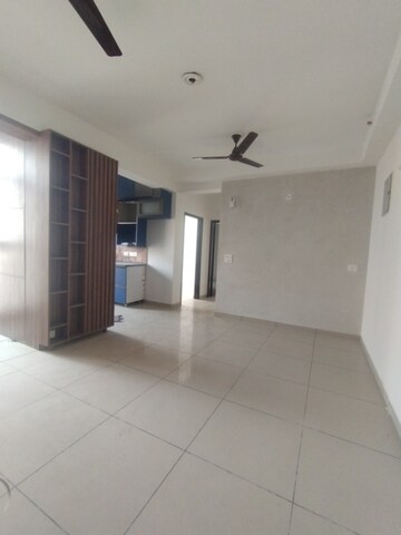 Room in 2 BHK Apartment at Gulshan Bellina, Sector 16 Greater Noida – for Rent