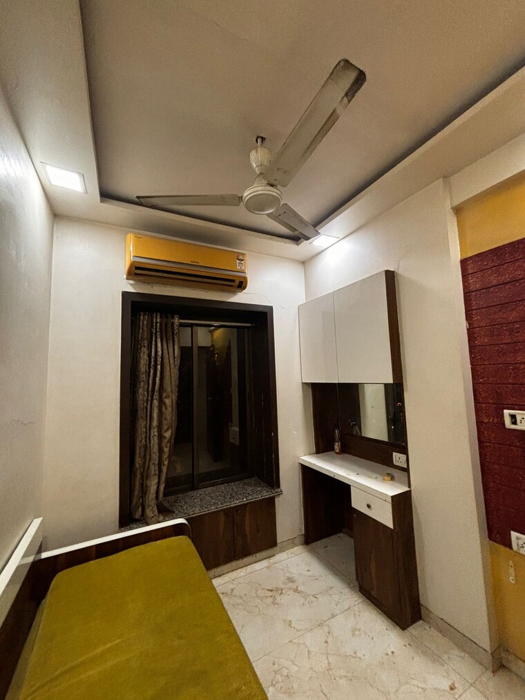 Room, andheri west 1.5 Bedroom 650 Sq.Ft. Apartment In Andheri West Mumbai 9688290