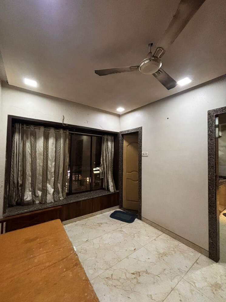 Room, andheri west 1.5 Bedroom 650 Sq.Ft. Apartment In Andheri West Mumbai 9688290
