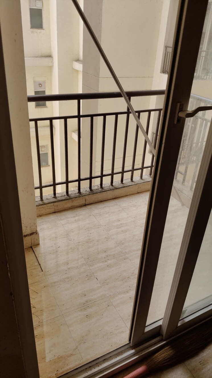 Balcony, amrapali-dream-valley 1.5 Bedroom 585 Sq.Ft. Apartment In Tech Zone 4 Greater Noida Greater Noida 9688294