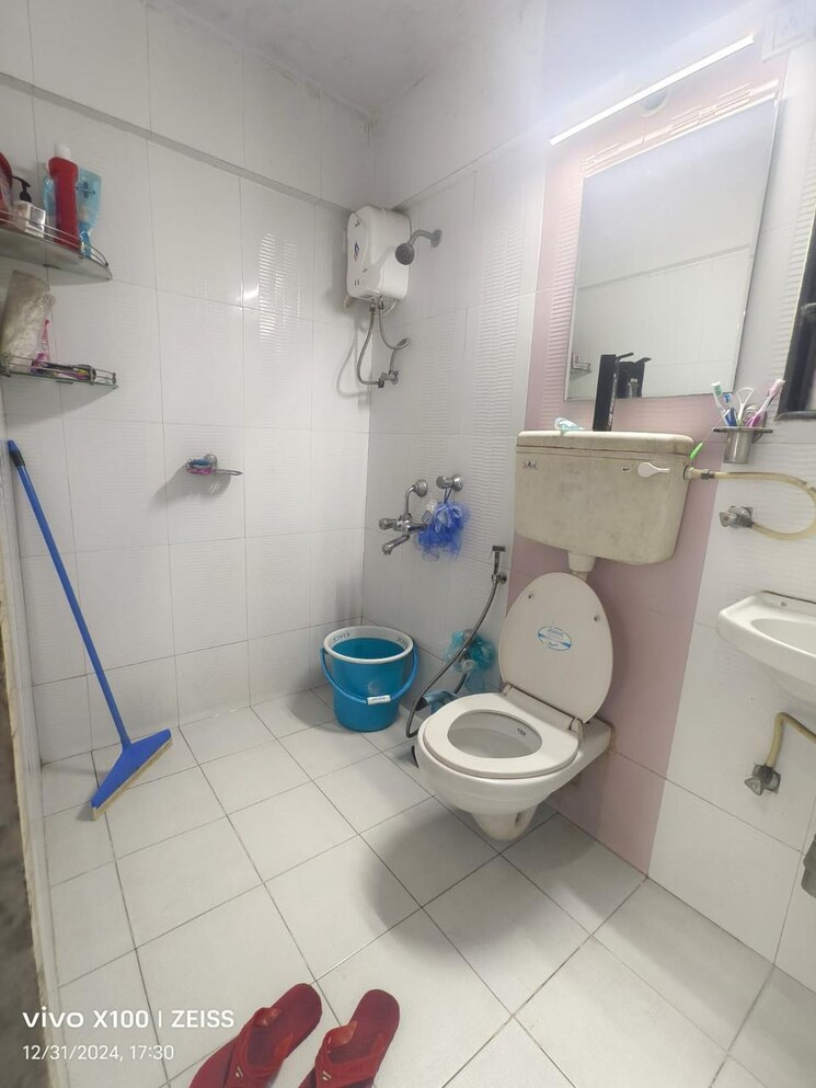 Master Bedroom, ashok-nagar-complex-ashok-nagar 2 Bedroom 700 Sq.Ft. Apartment In Ashok Nagar Thane 9688292