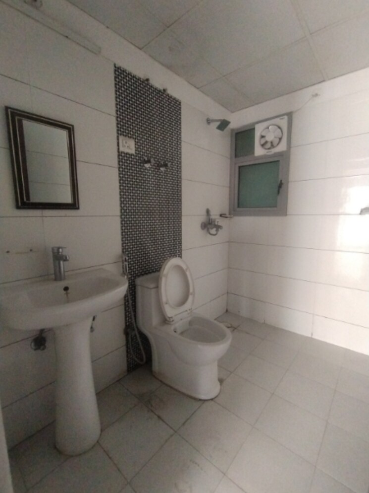 Bathroom, gulshan-bellina 2 Bedroom 663 Sq.Ft. Apartment In Sector 16 Greater Noida Greater Noida 9688335