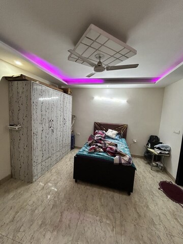 Furnished Amenities in 3 BHK Builder Floor at Ashoka Enclave – for Rent