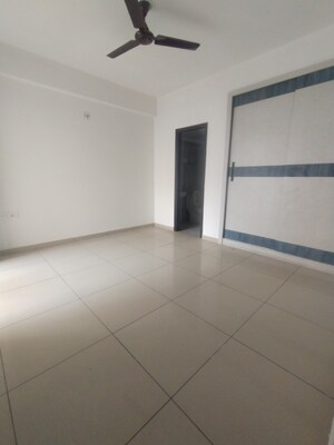 Room in 2 BHK Apartment at Gulshan Bellina, Sector 16 Greater Noida – for Rent