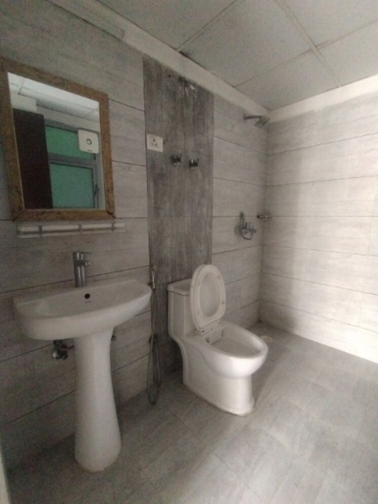 Bathroom, gulshan-bellina 2 Bedroom 663 Sq.Ft. Apartment In Sector 16 Greater Noida Greater Noida 9688335