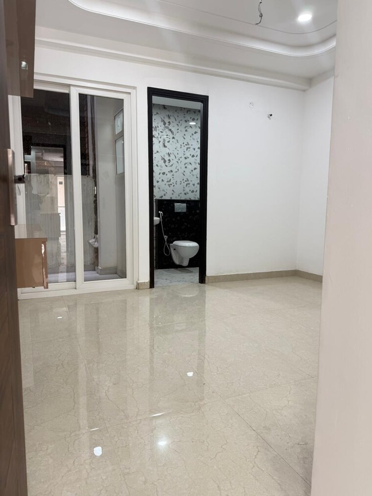 Room, vip road 3 Bedroom 1550 Sq.Ft. Apartment In Vip Road Zirakpur 9688341