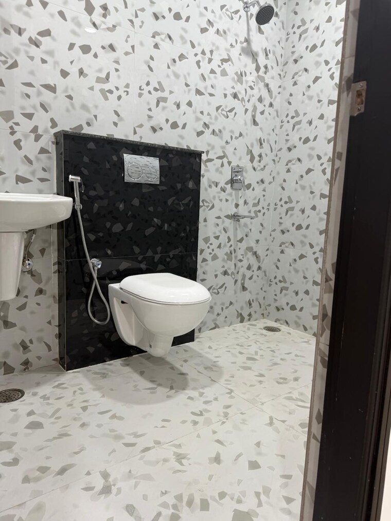 Bathroom, vip road 3 Bedroom 1550 Sq.Ft. Apartment In Vip Road Zirakpur 9688341