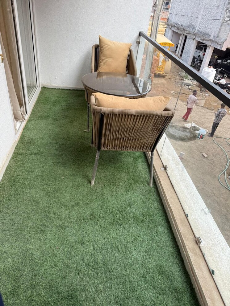 Balcony, vip road 3 Bedroom 1550 Sq.Ft. Apartment In Vip Road Zirakpur 9688341