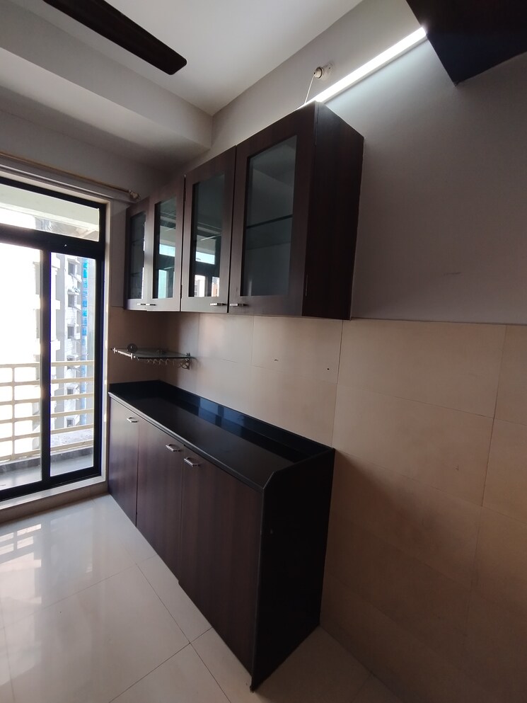 Kitchen, ghodbunder road 3 Bedroom 850 Sq.Ft. Apartment In Ghodbunder Road Thane 9688316