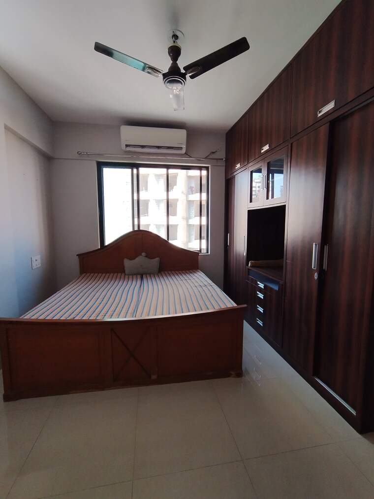 Bedroom, ghodbunder road 3 Bedroom 850 Sq.Ft. Apartment In Ghodbunder Road Thane 9688316