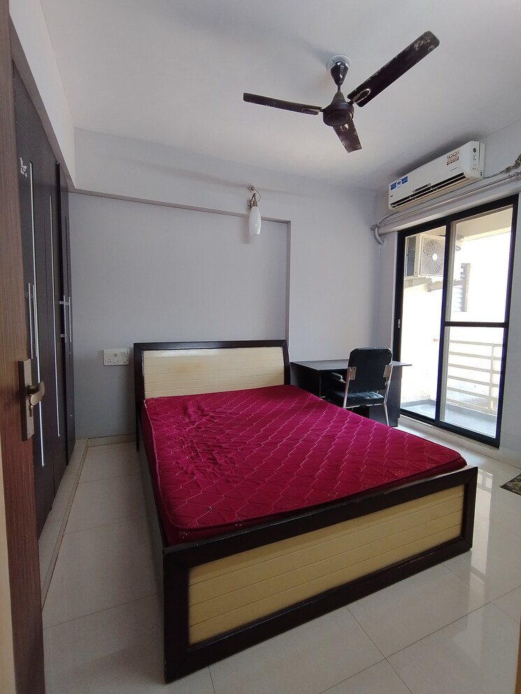 Bedroom, ghodbunder road 3 Bedroom 850 Sq.Ft. Apartment In Ghodbunder Road Thane 9688316