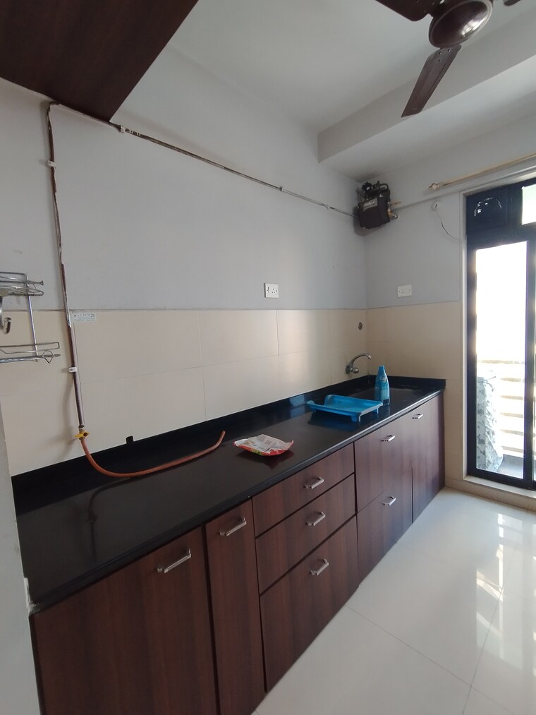 Kitchen, ghodbunder road 3 Bedroom 850 Sq.Ft. Apartment In Ghodbunder Road Thane 9688316