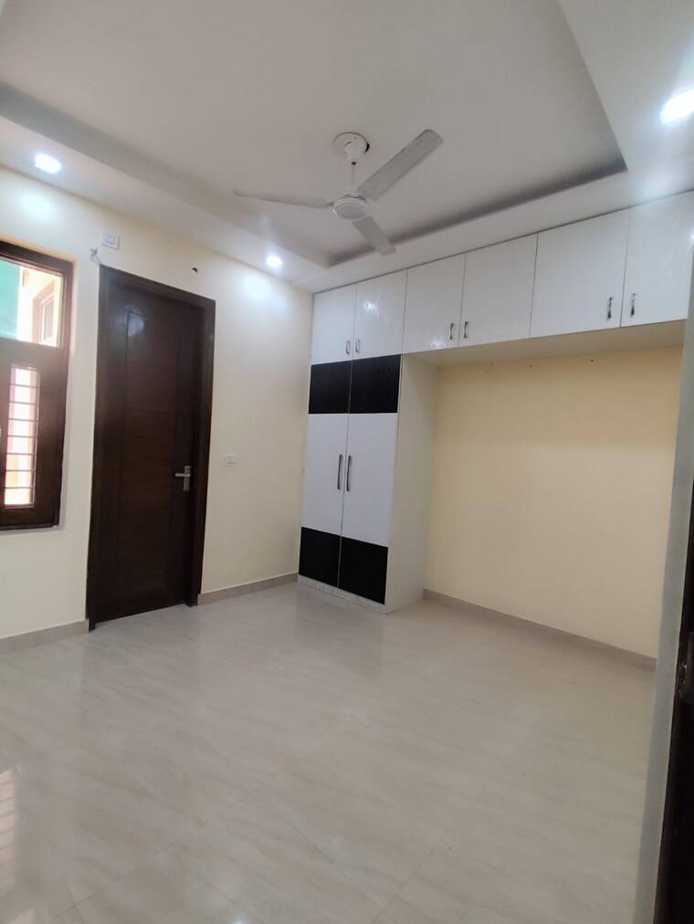Room, ashoka enclave 4 Bedroom 2700 Sq.Ft. Builder Floor In Ashoka Enclave Faridabad 9688308